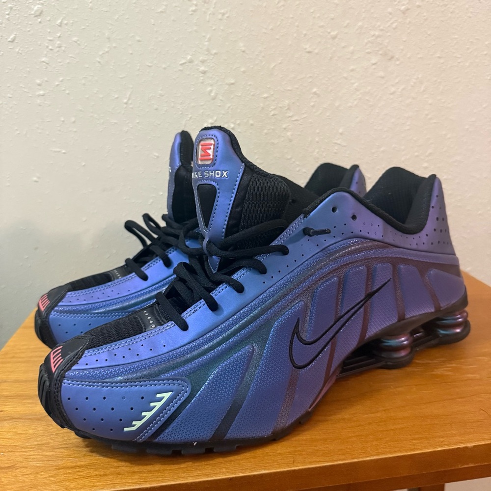CLOSET CLOSING Nike Shox Iridescent Black and Purple Hot Punch Shoes - Picture 2 of 11